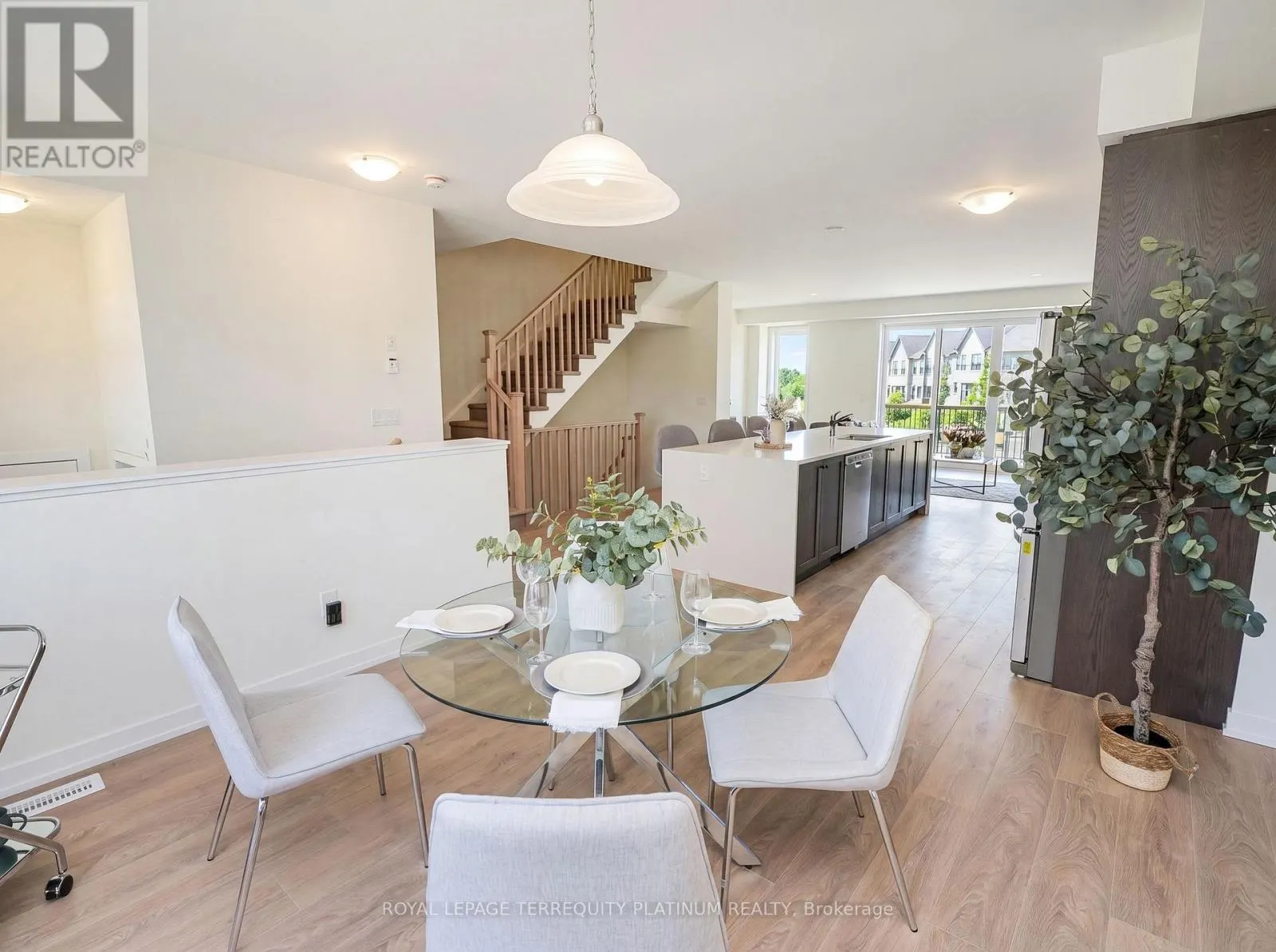 4 - 160 DENSMORE ROAD