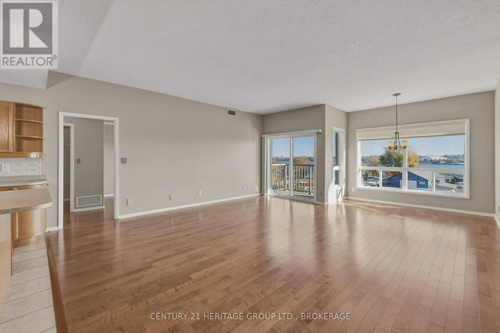 409 - 350 WELLINGTON STREET #409