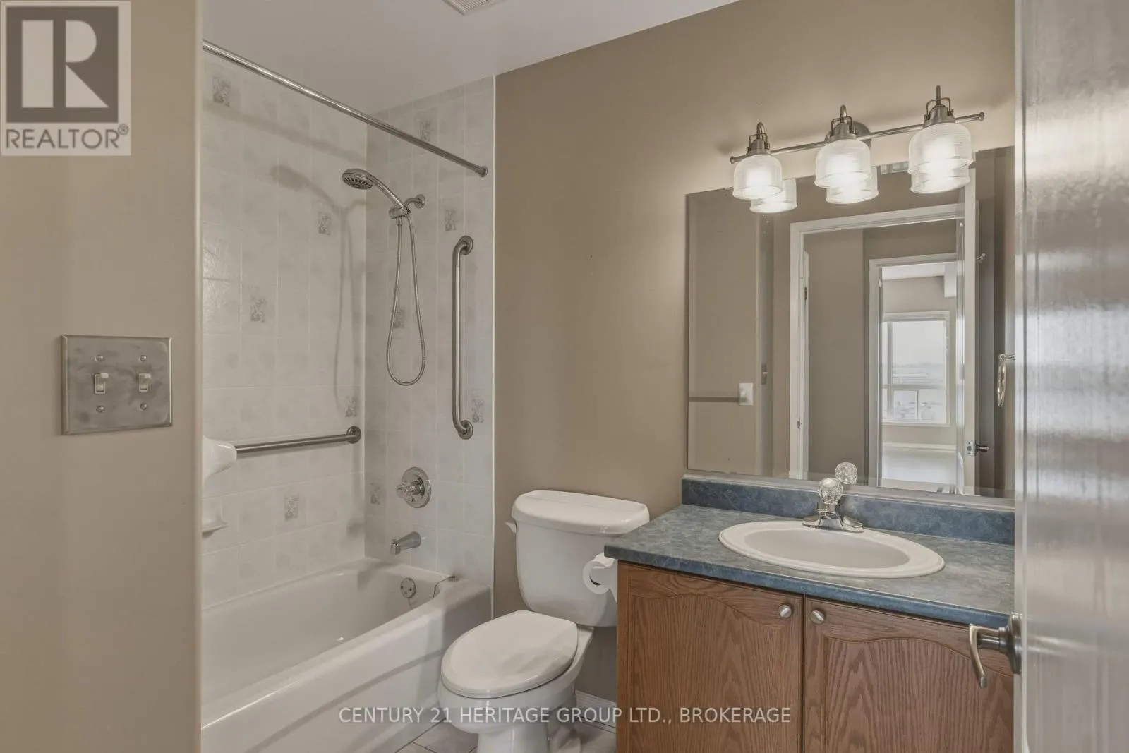 409 - 350 WELLINGTON STREET #409