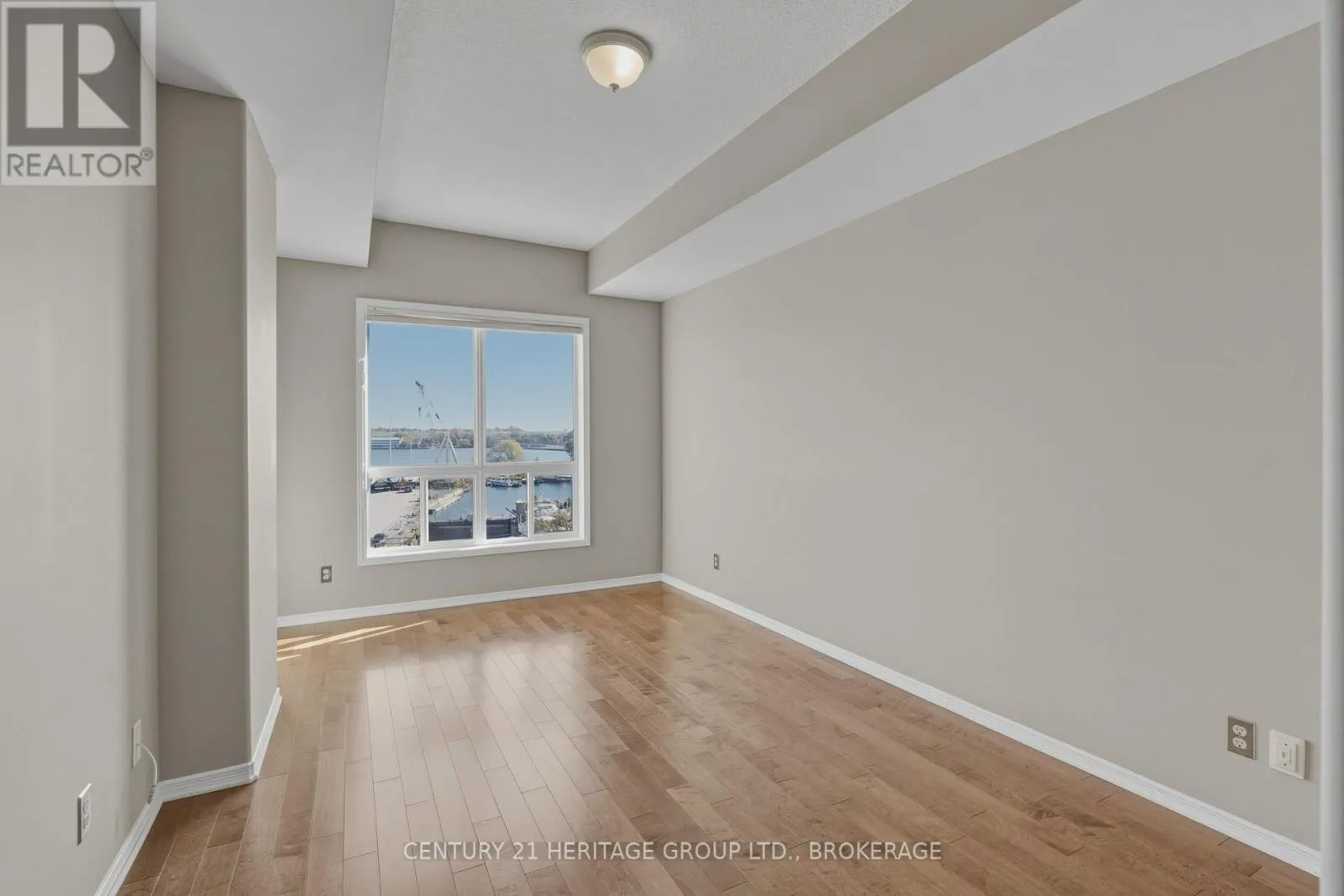 409 - 350 WELLINGTON STREET #409