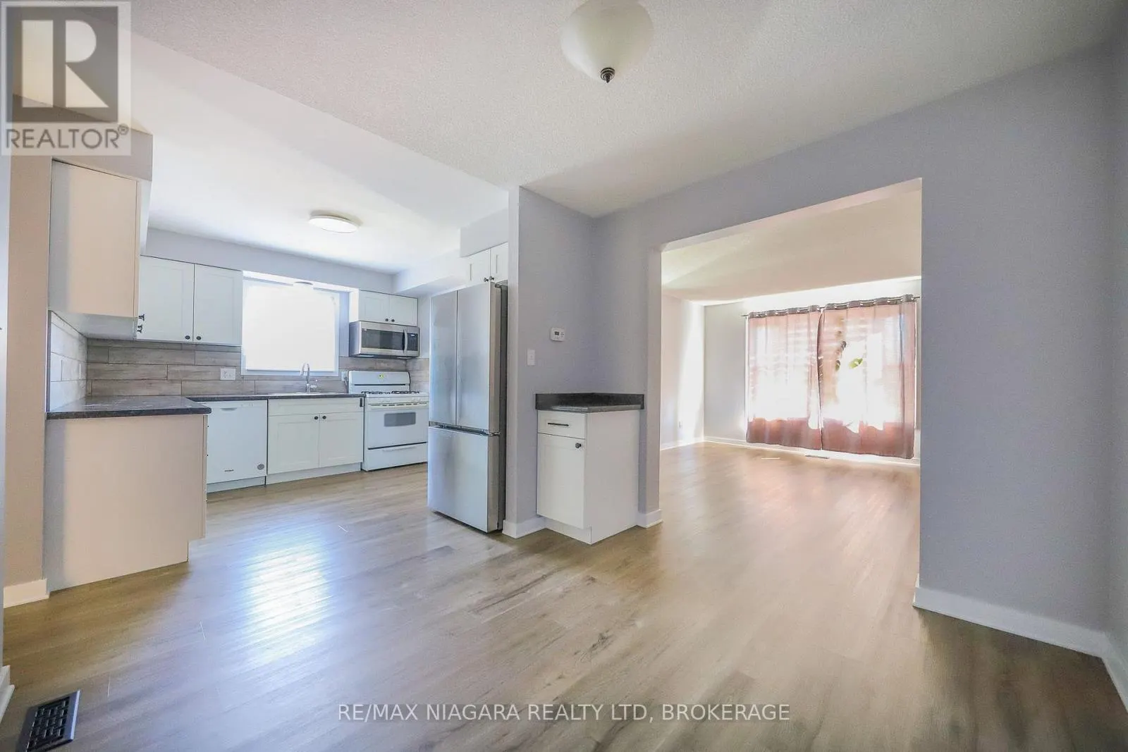 MAIN FLOOR - 21 JUSTINA COURT #MAIN FLOOR