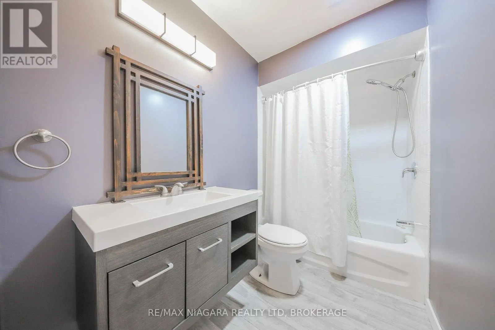 MAIN FLOOR - 21 JUSTINA COURT #MAIN FLOOR