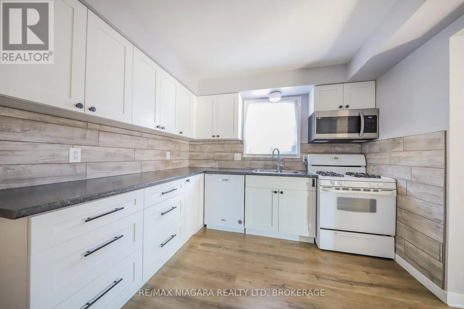 MAIN FLOOR - 21 JUSTINA COURT #MAIN FLOOR