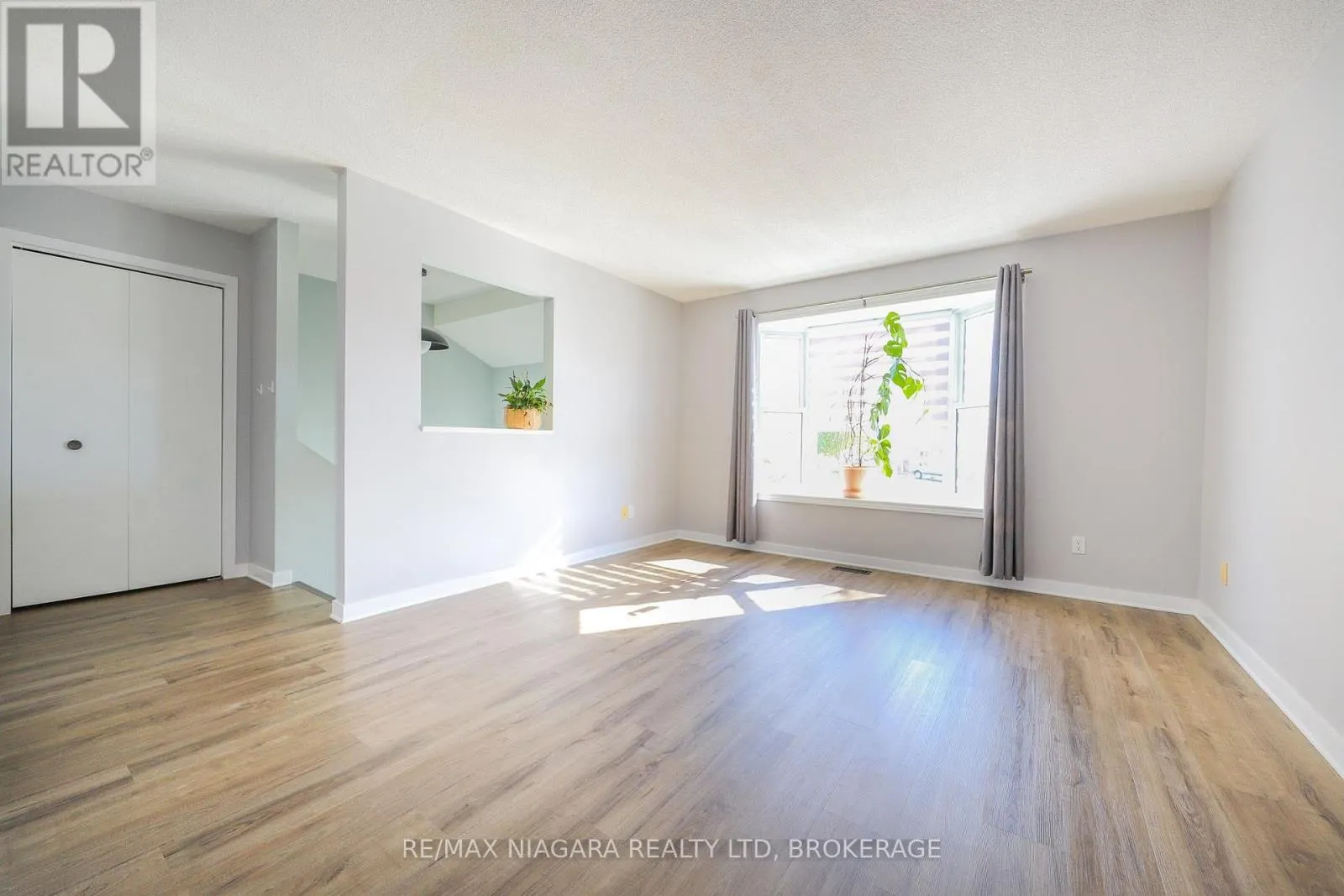 MAIN FLOOR - 21 JUSTINA COURT #MAIN FLOOR