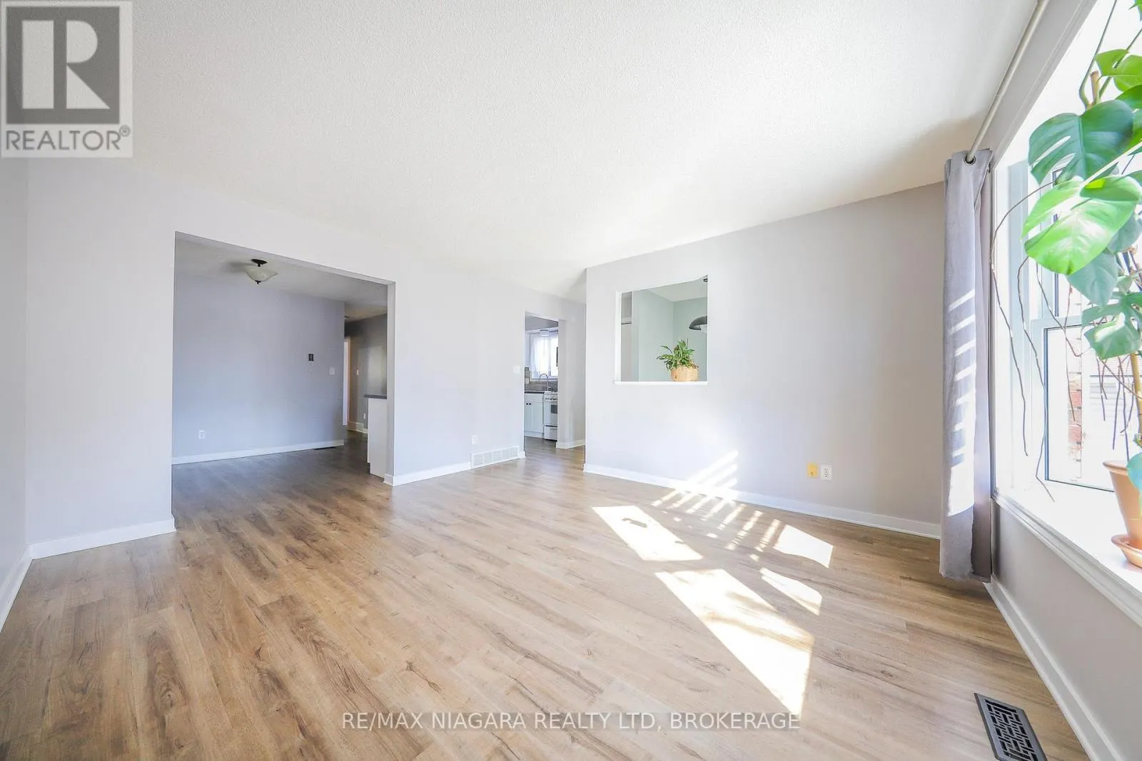 MAIN FLOOR - 21 JUSTINA COURT #MAIN FLOOR