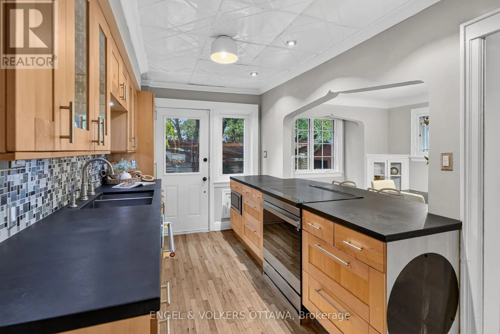 61 MURIEL STREET