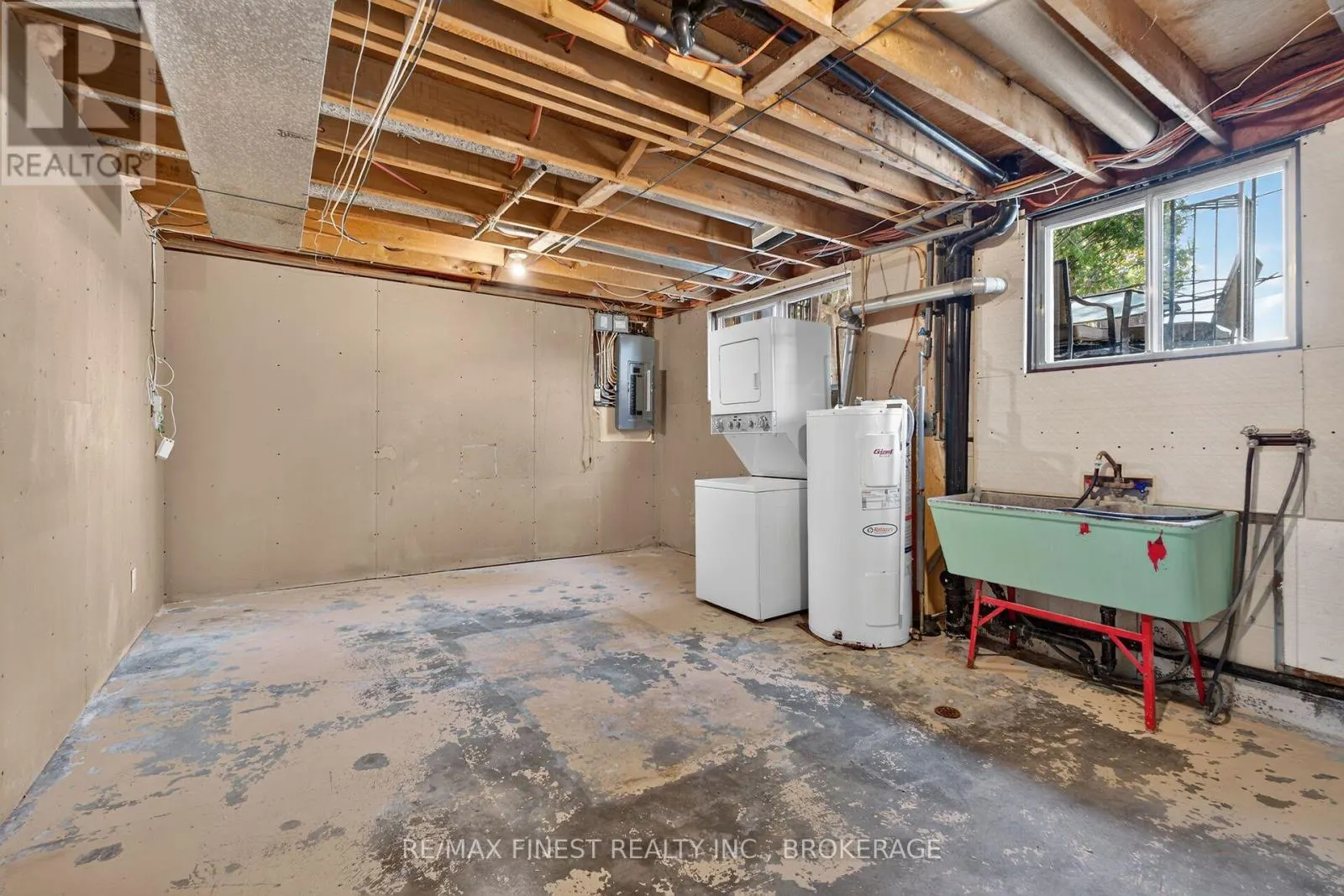 674 HARROW PLACE