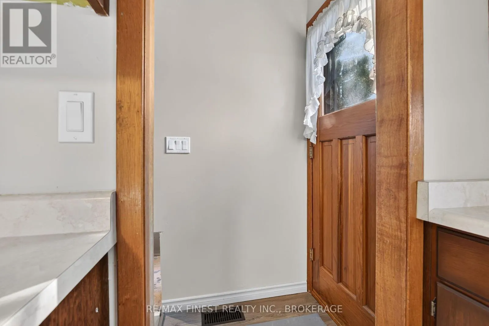 674 HARROW PLACE