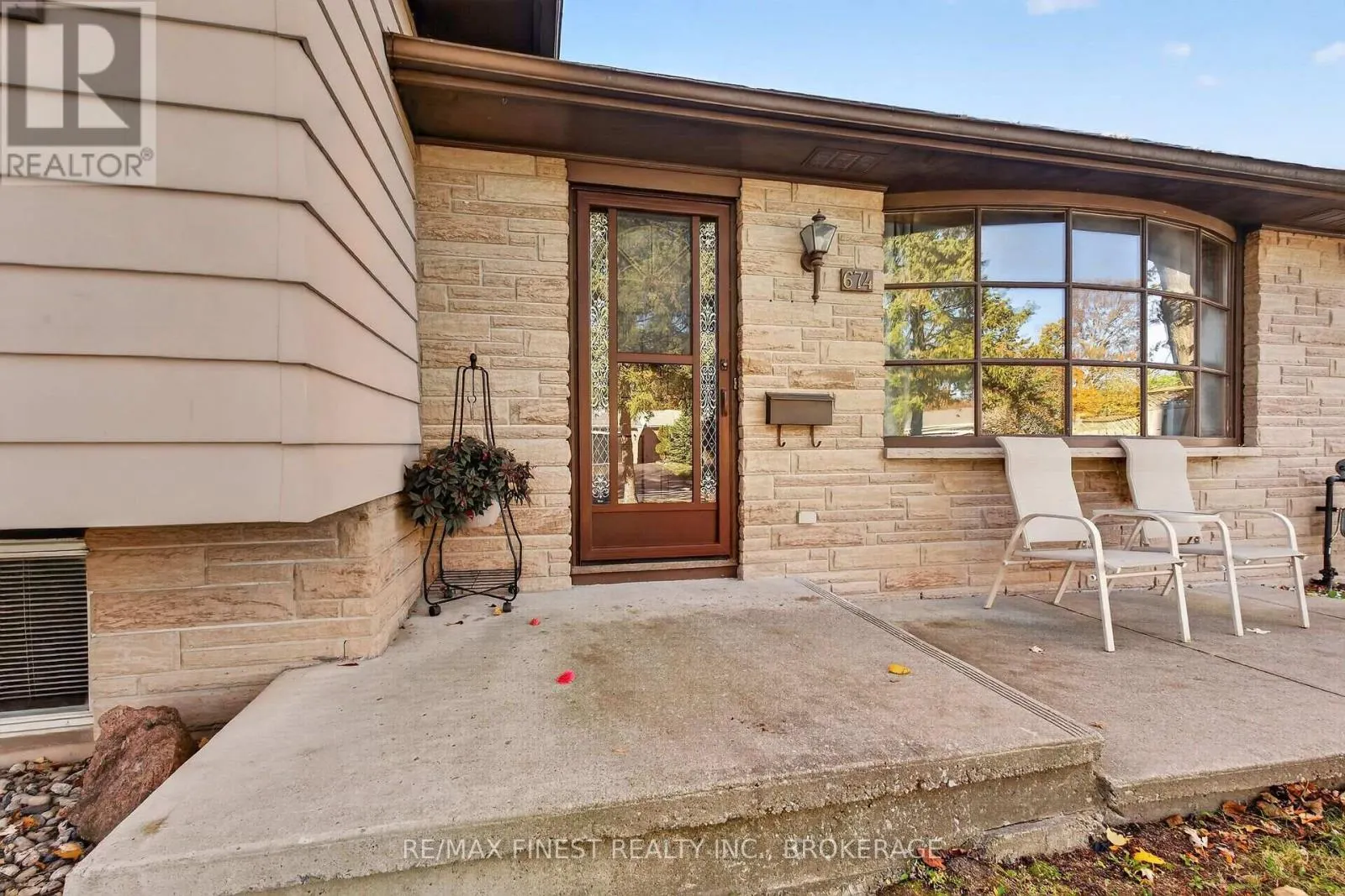 674 HARROW PLACE