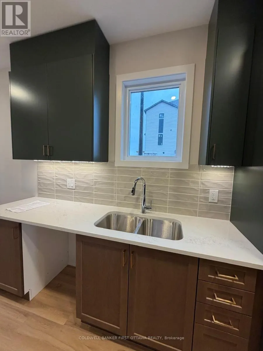 330 STARGRASS PRIVATE