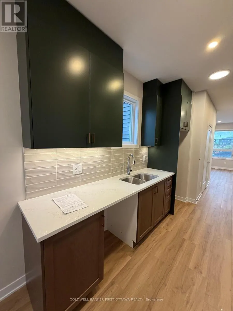 330 STARGRASS PRIVATE