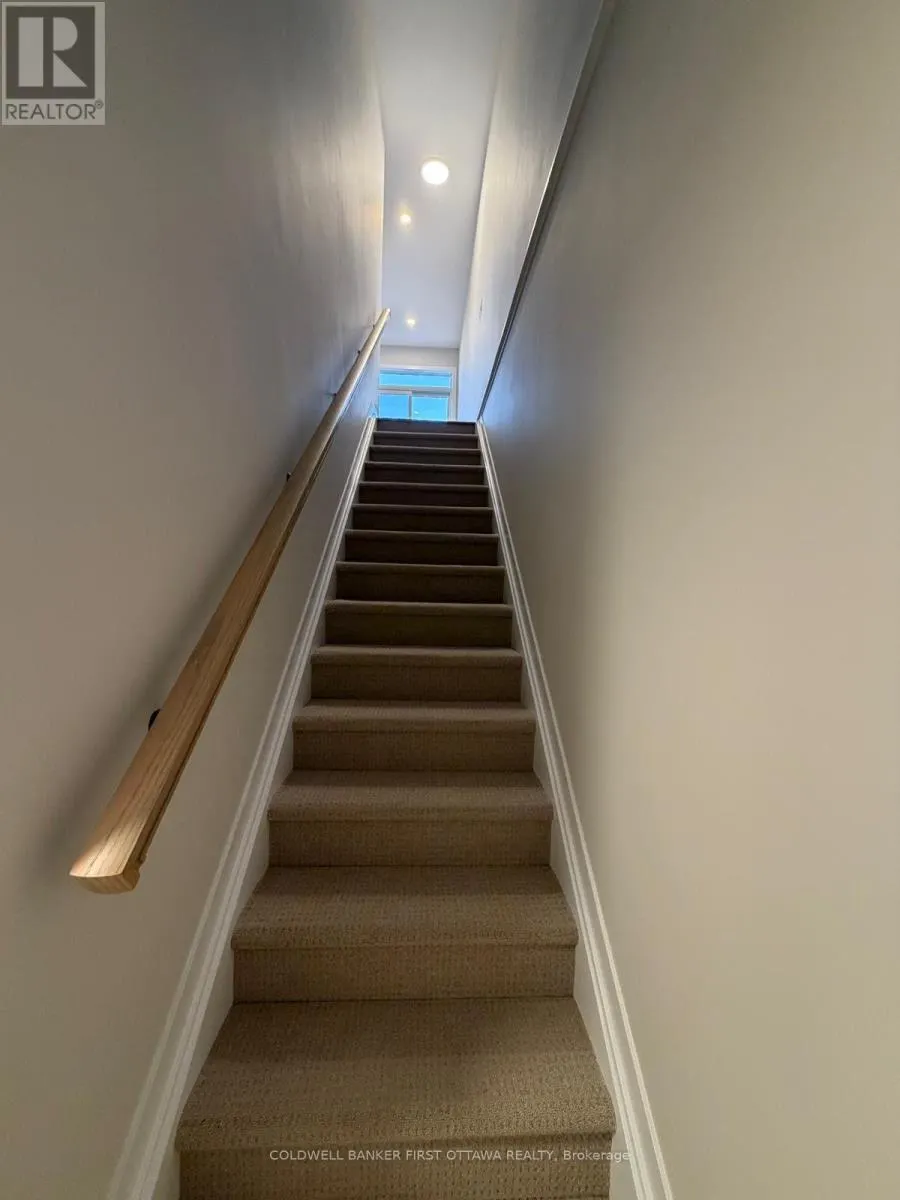 330 STARGRASS PRIVATE