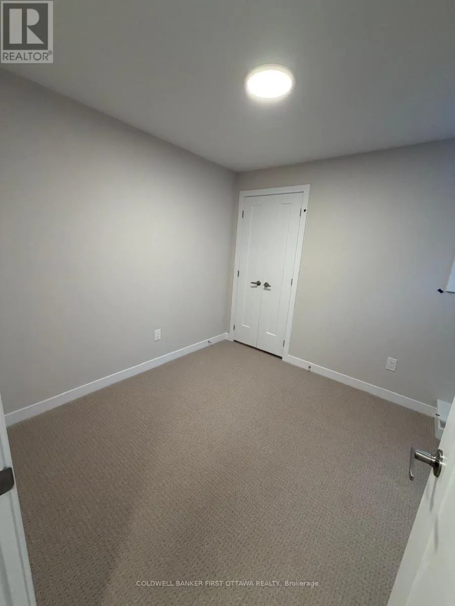 330 STARGRASS PRIVATE
