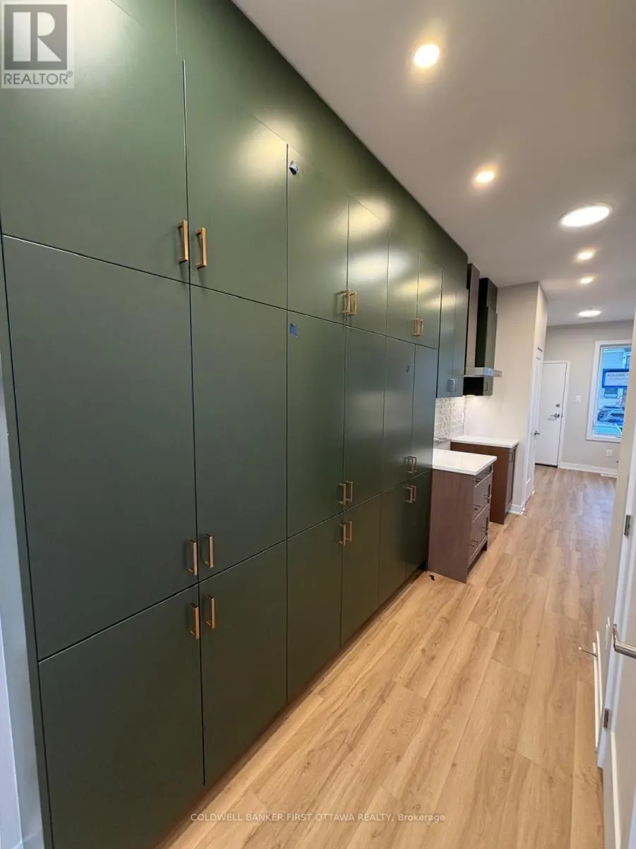 330 STARGRASS PRIVATE