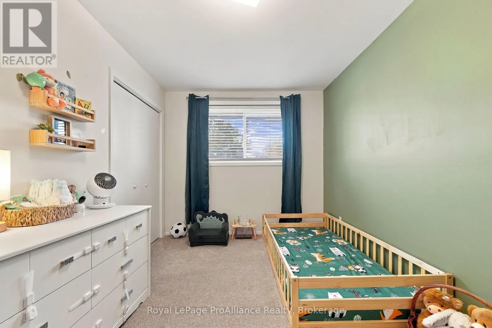 18 DIAMOND CRESCENT