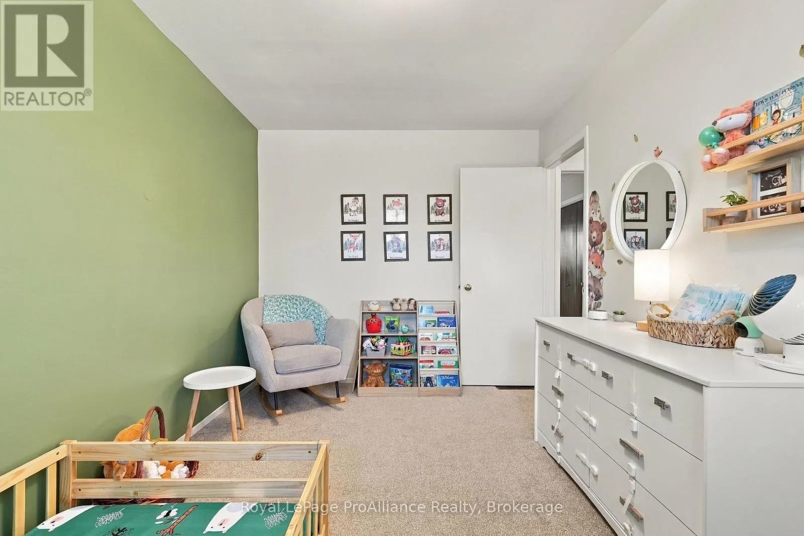 18 DIAMOND CRESCENT