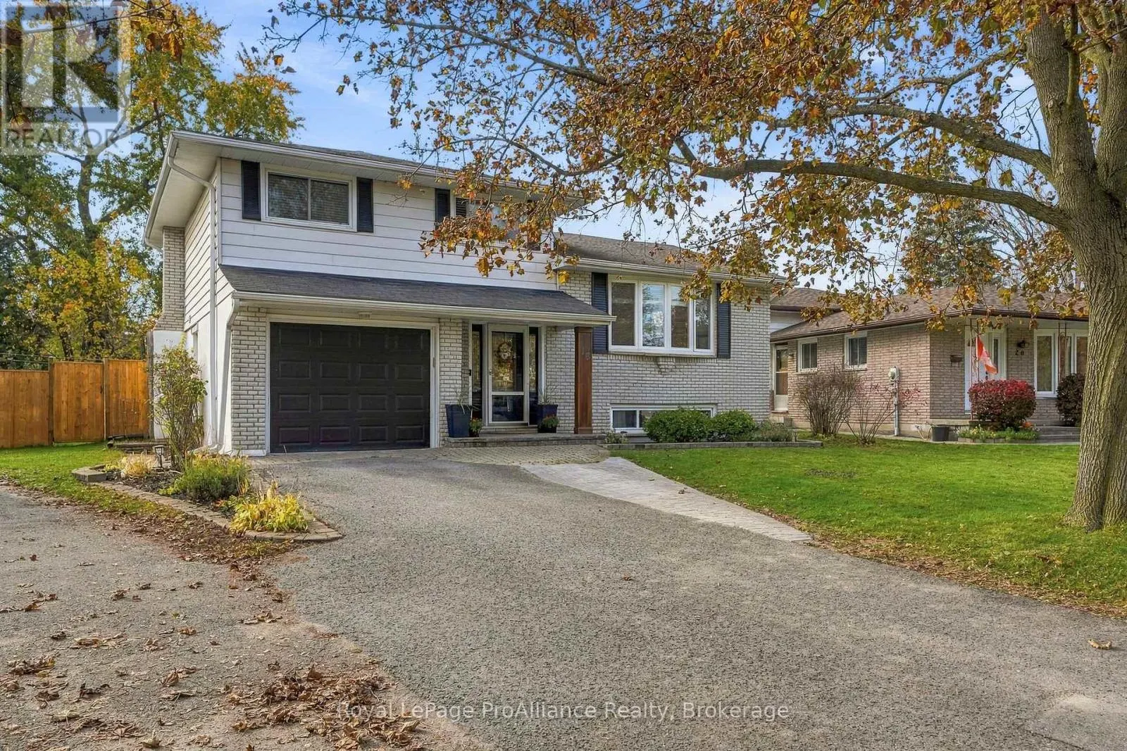 18 DIAMOND CRESCENT