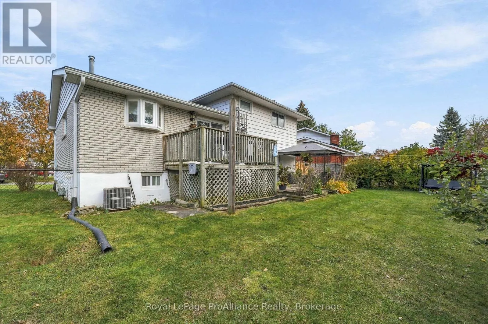 18 DIAMOND CRESCENT