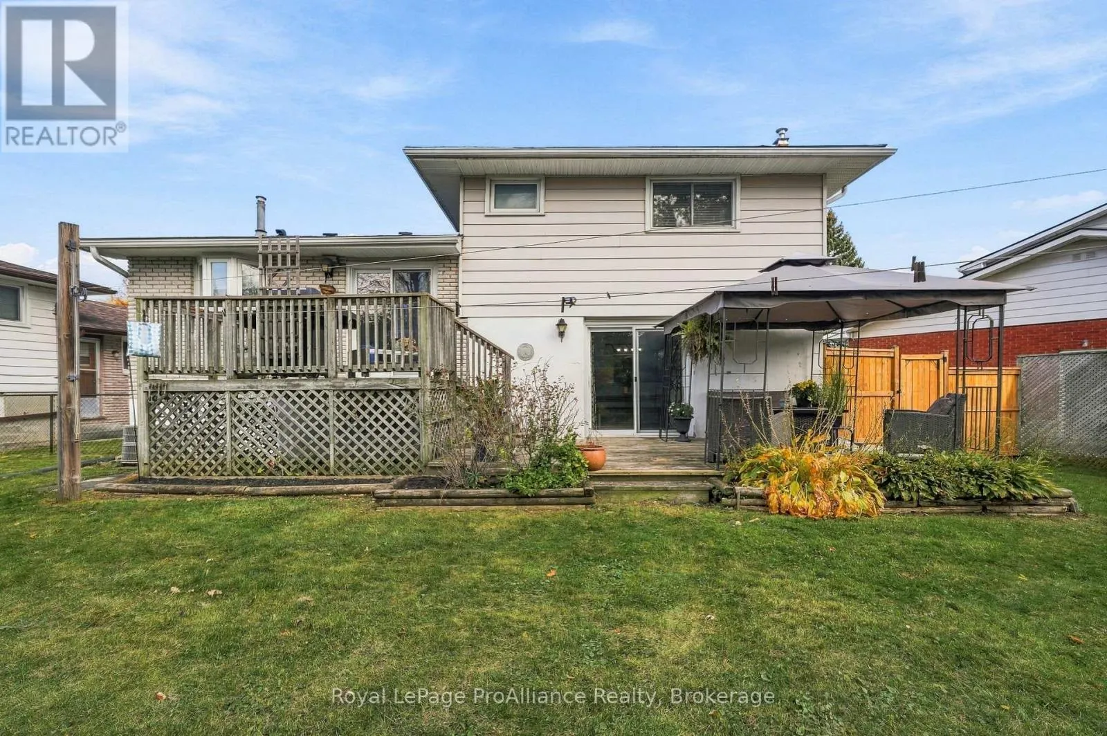 18 DIAMOND CRESCENT