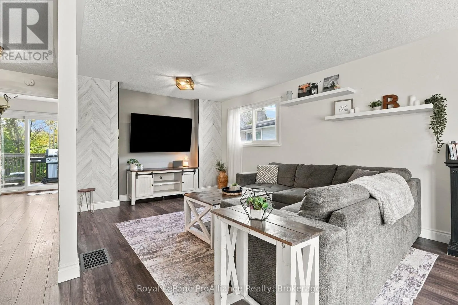 18 DIAMOND CRESCENT