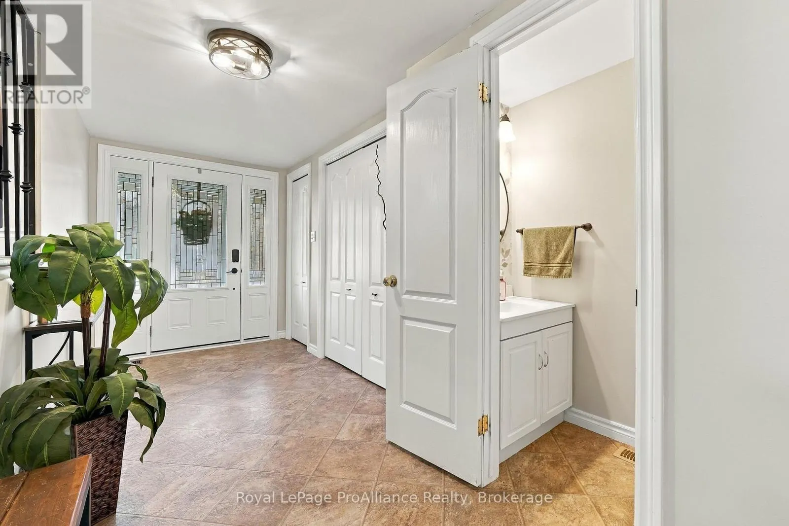 18 DIAMOND CRESCENT