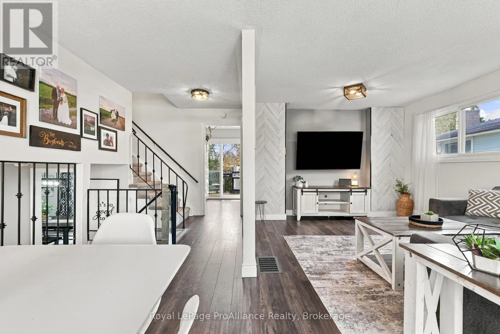 18 DIAMOND CRESCENT