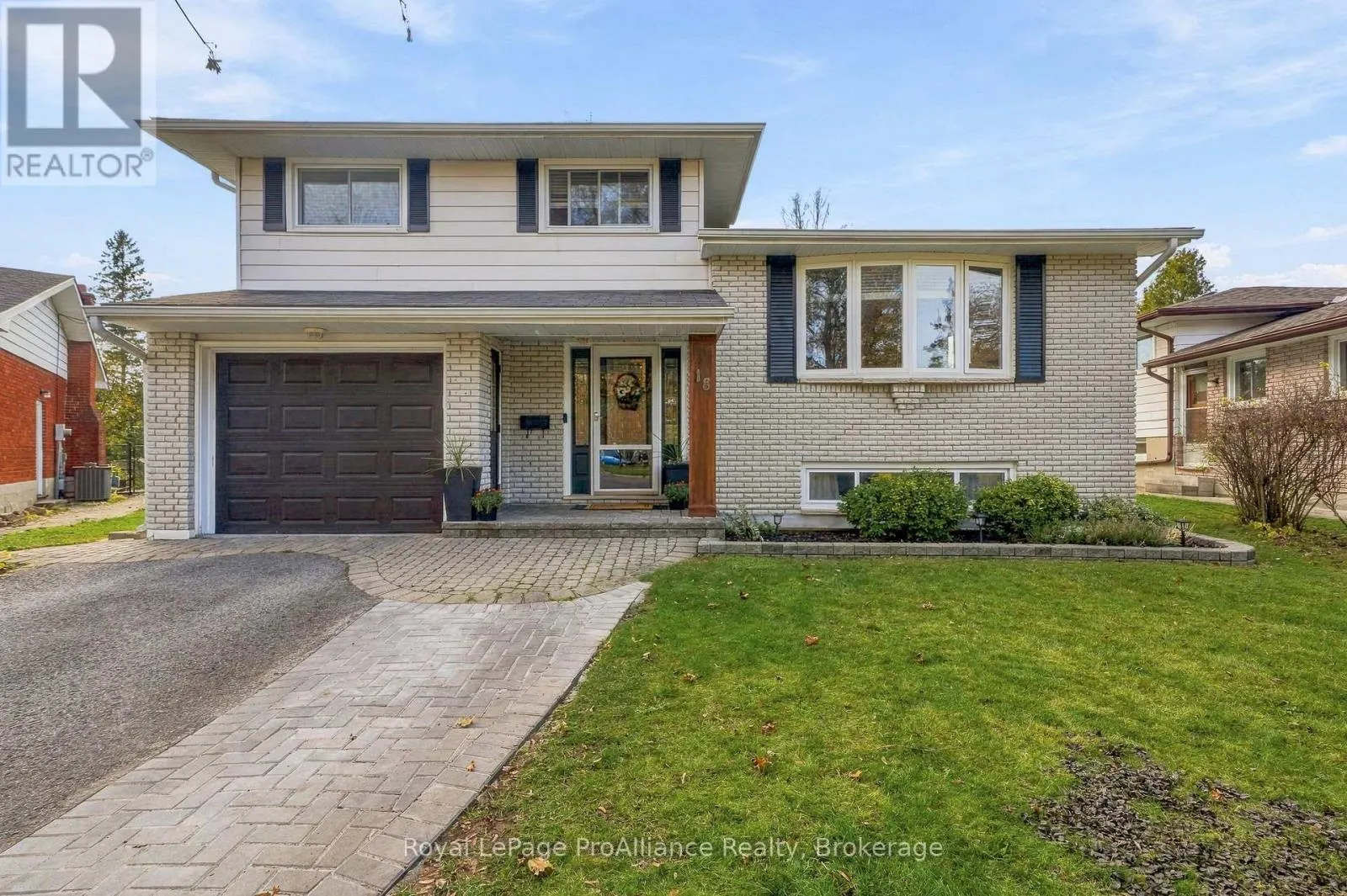 18 DIAMOND CRESCENT