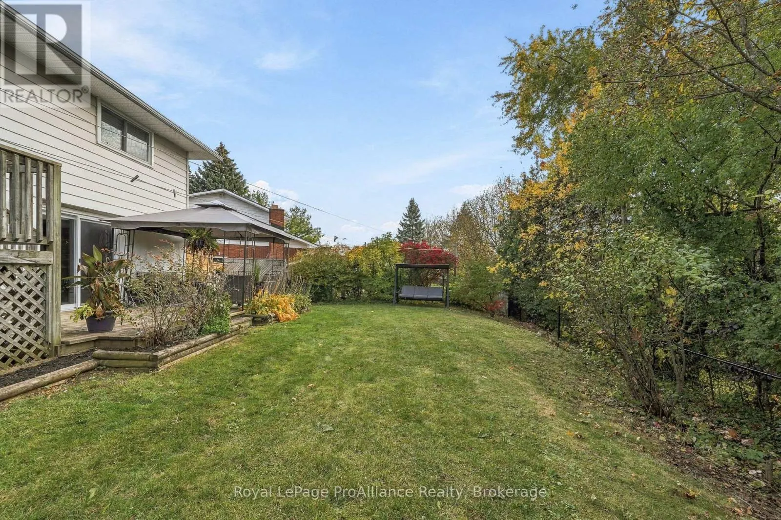 18 DIAMOND CRESCENT