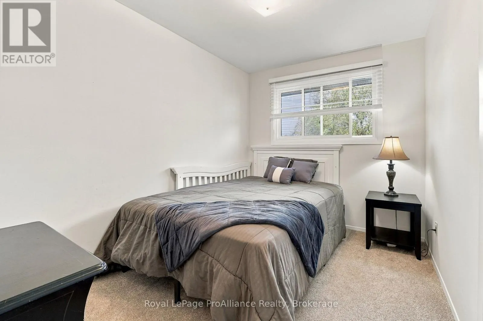18 DIAMOND CRESCENT