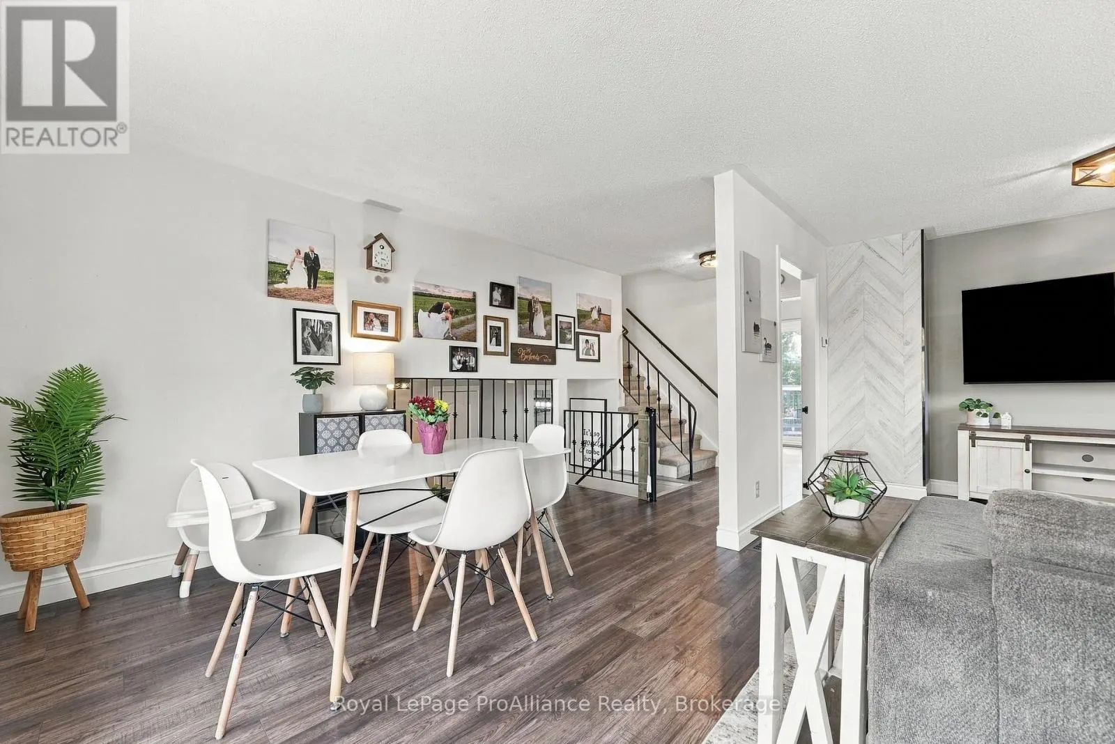 18 DIAMOND CRESCENT