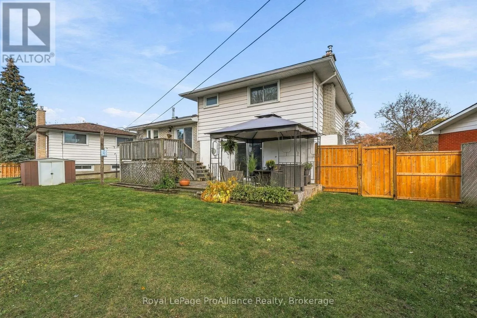 18 DIAMOND CRESCENT