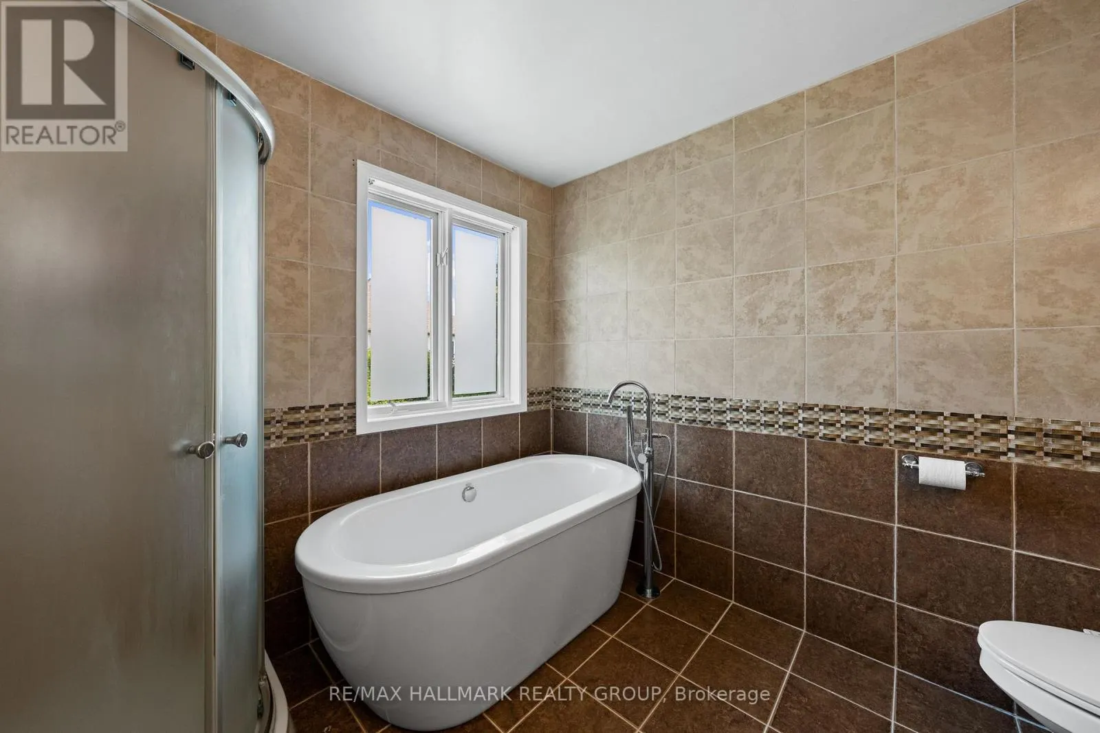 2104 SANDY OAKS DRIVE