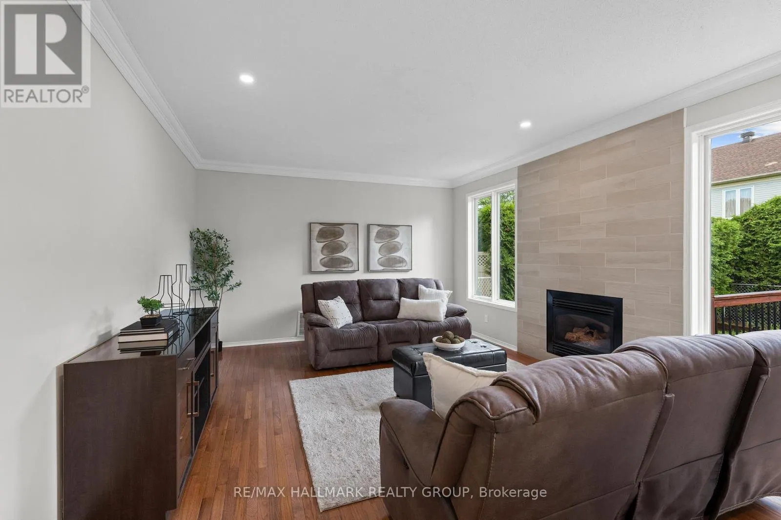 2104 SANDY OAKS DRIVE