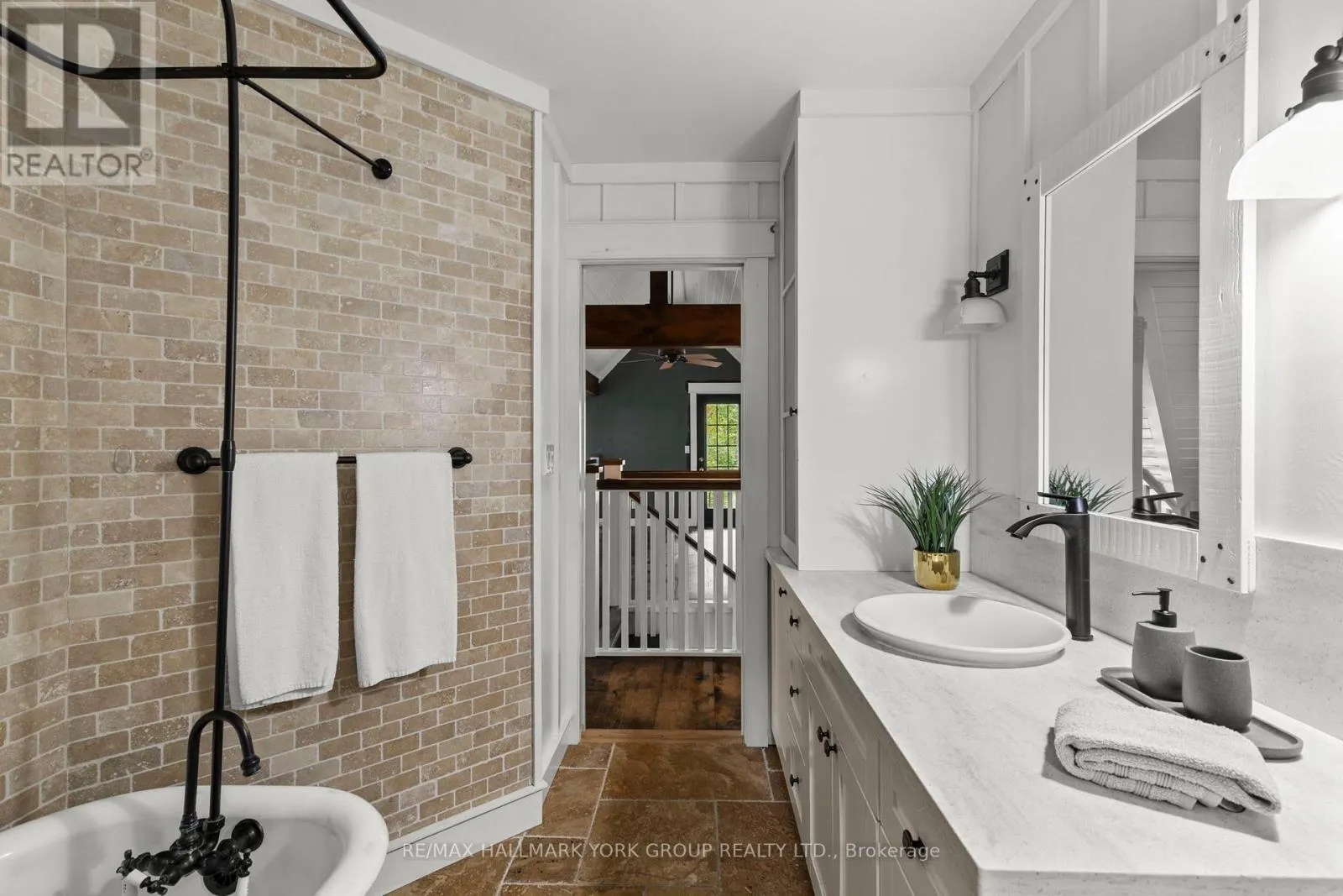 1628 MUSKOKA ROAD N