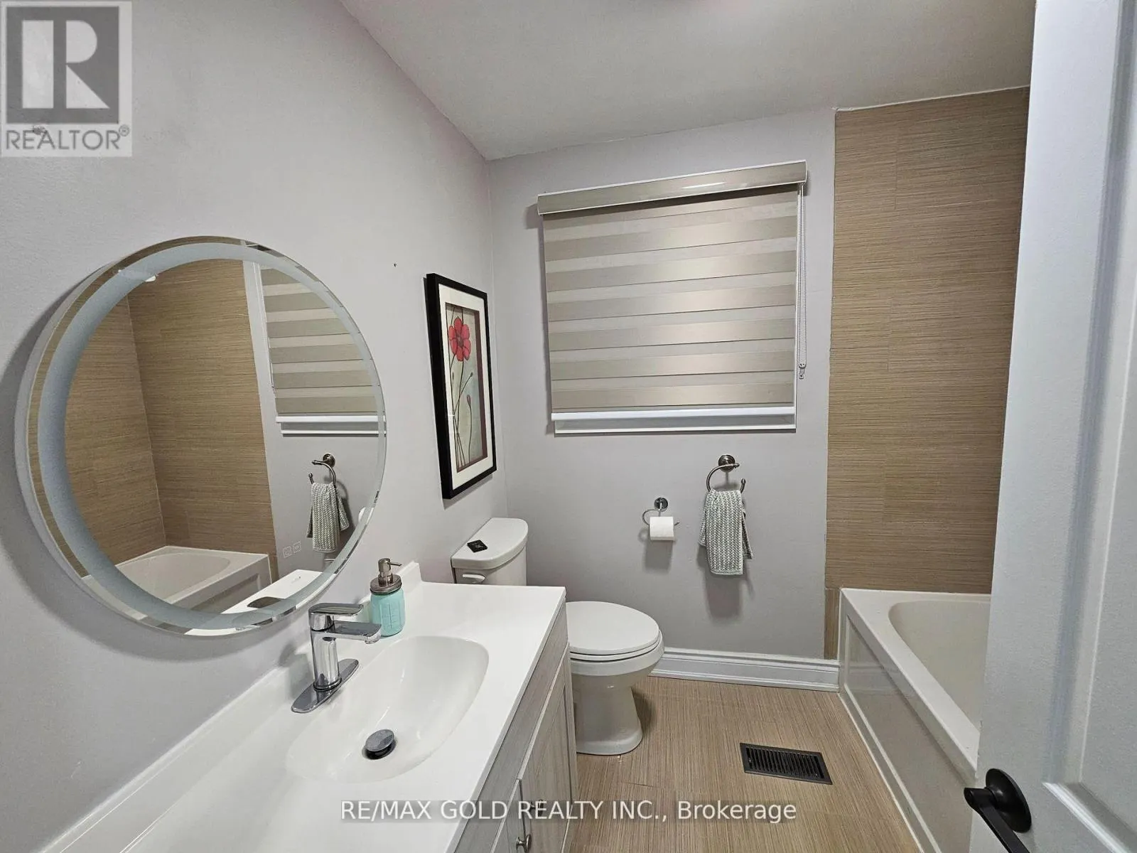 285 NORTH WATER STREET W