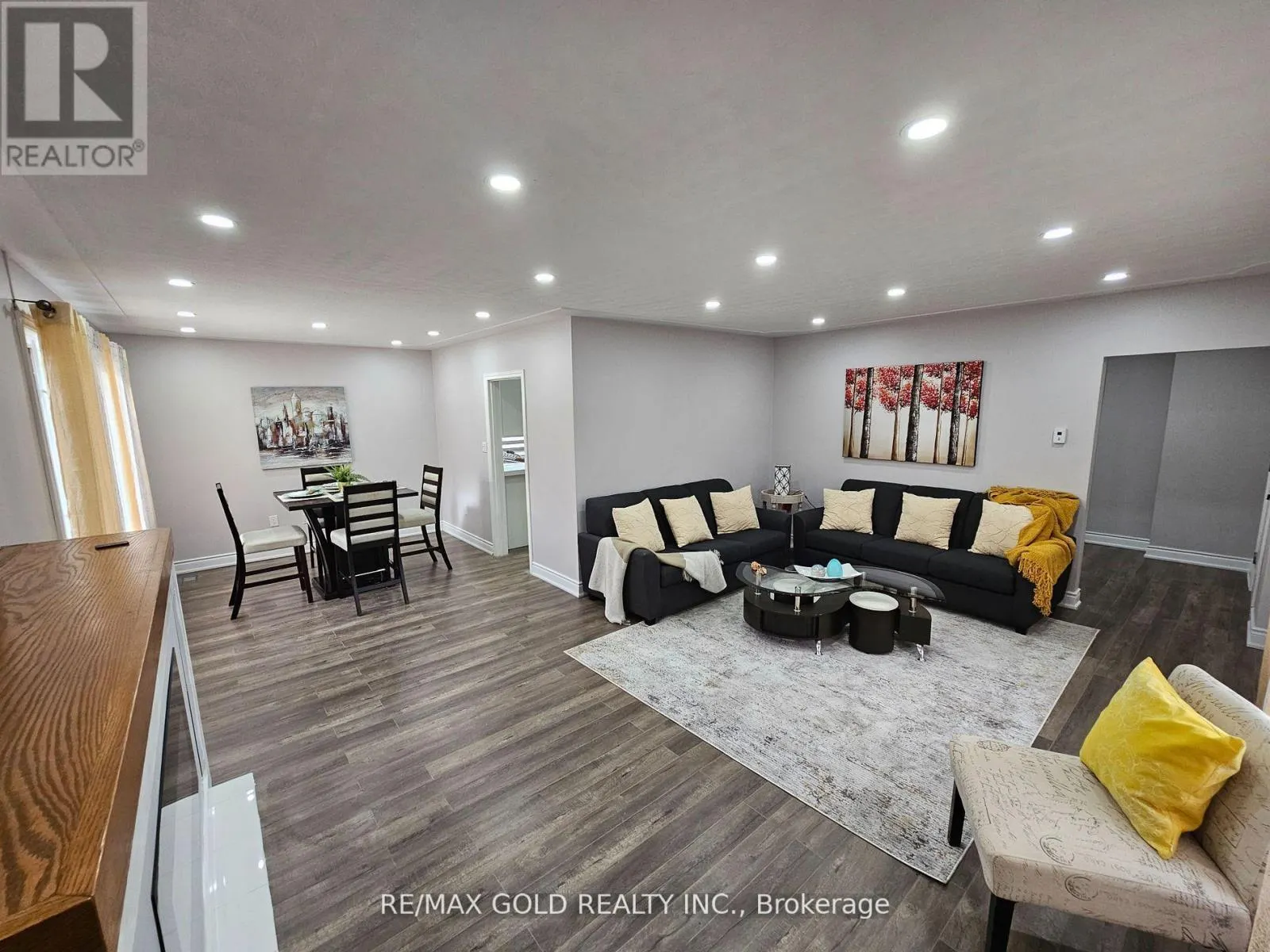 285 NORTH WATER STREET W