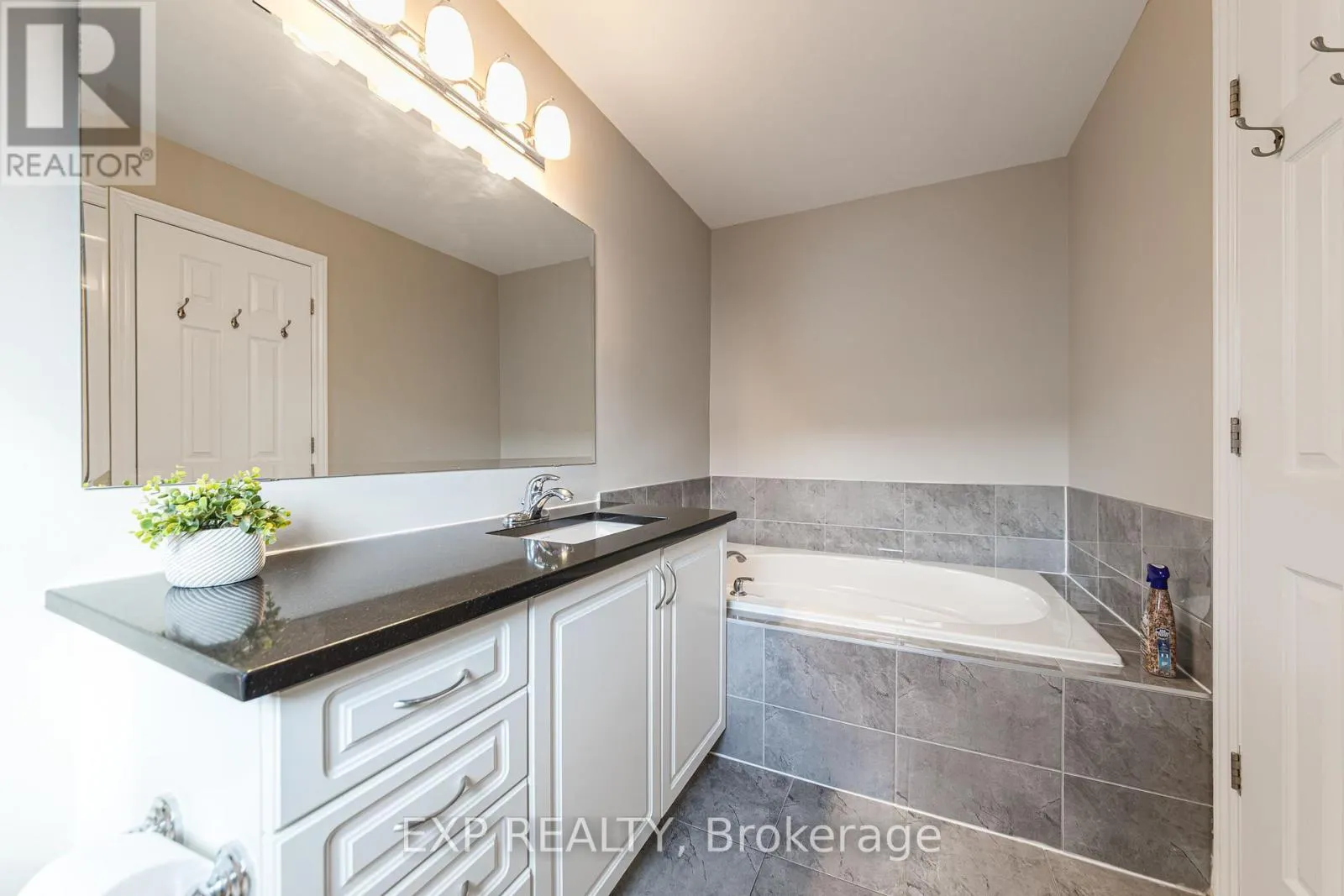 3348 WOODROFFE AVENUE