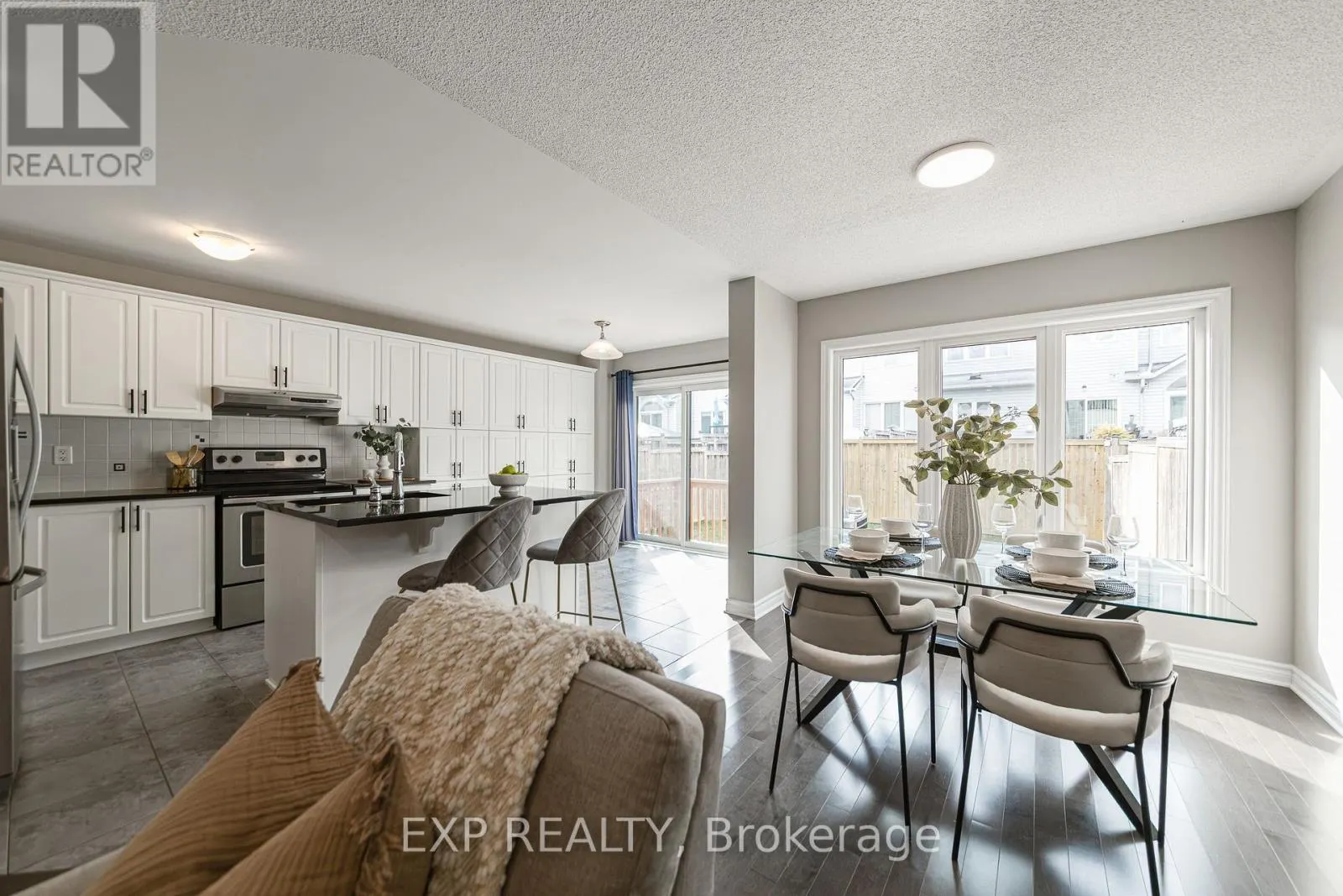 3348 WOODROFFE AVENUE