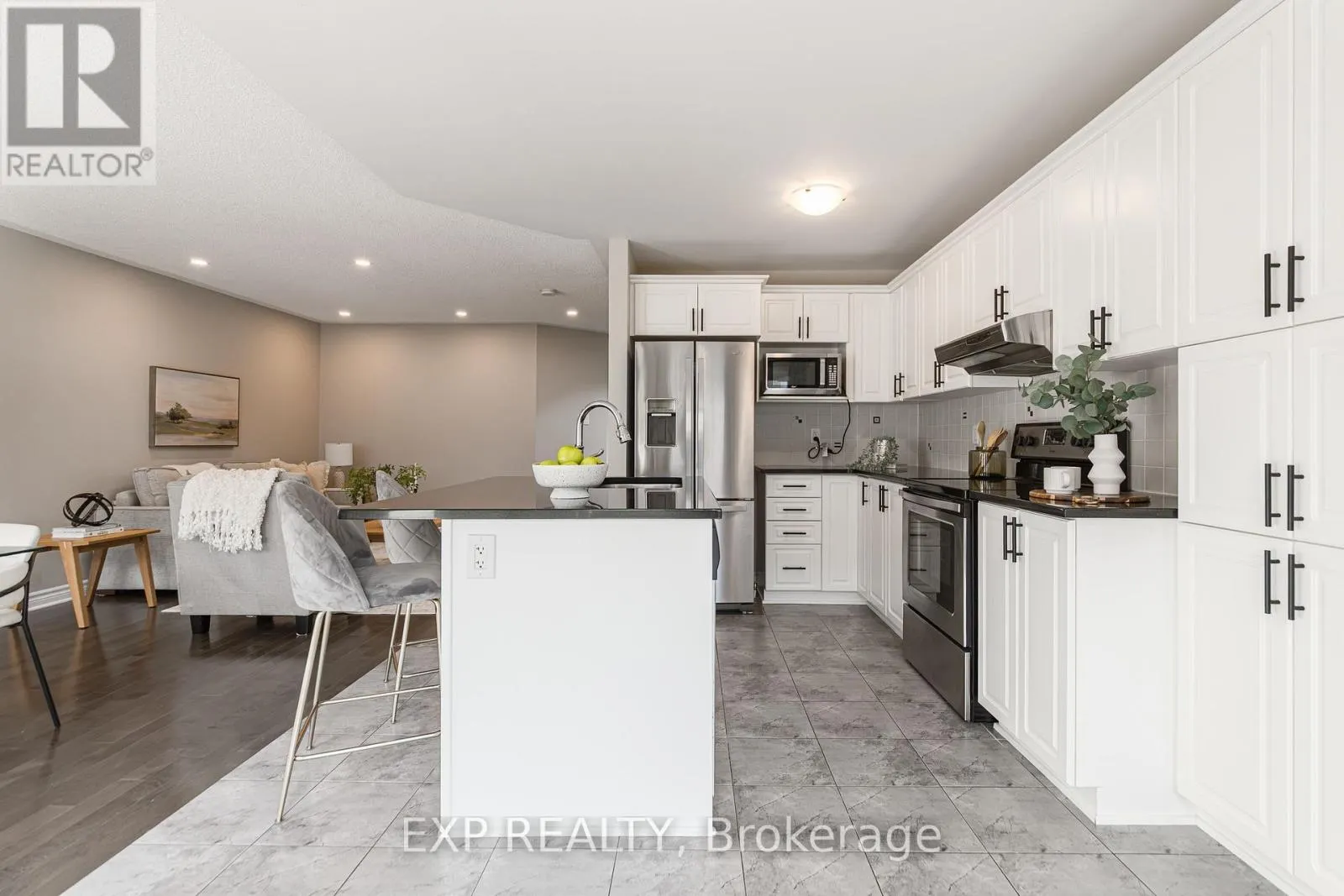 3348 WOODROFFE AVENUE