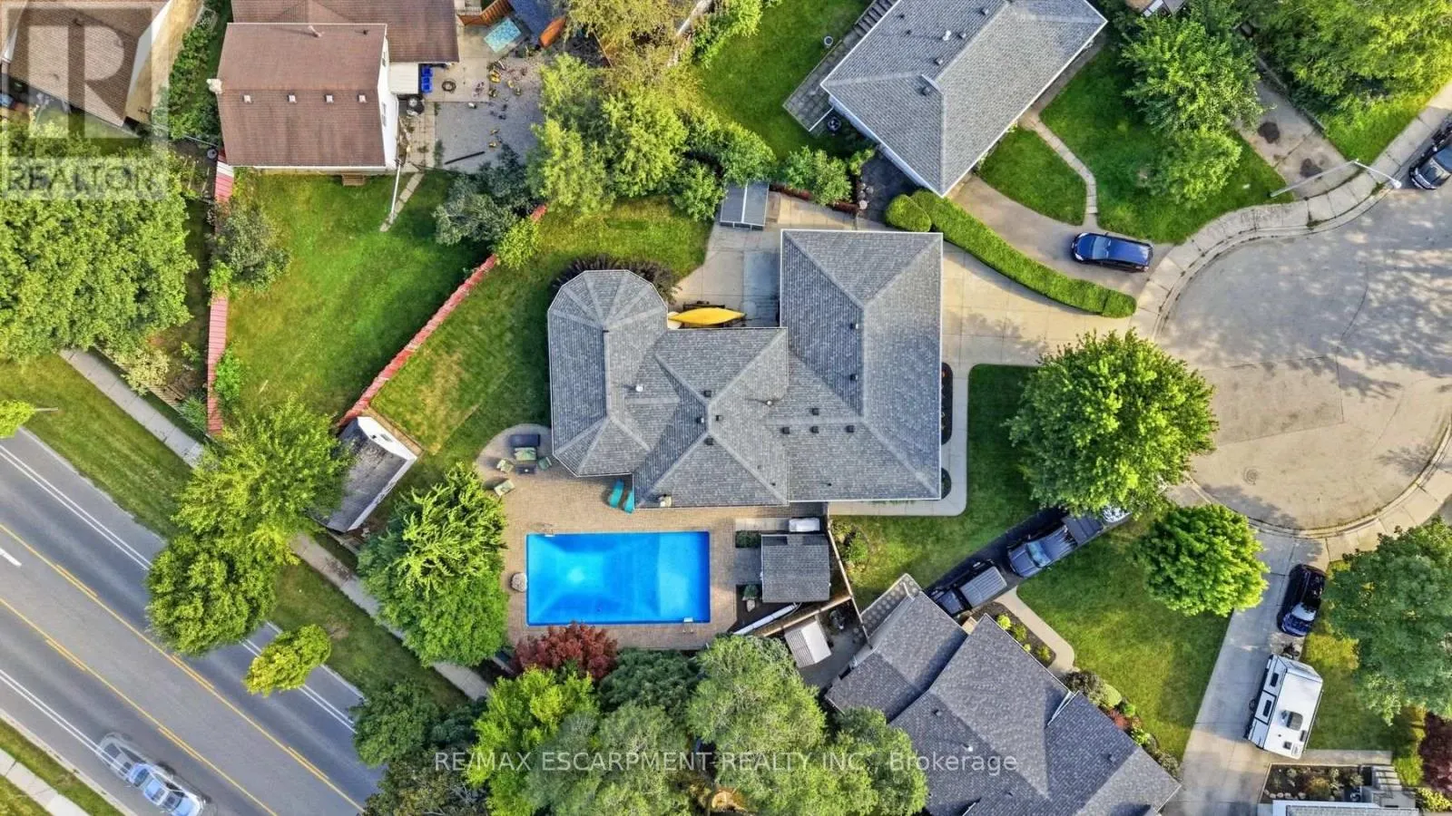 16 REDWOOD COURT