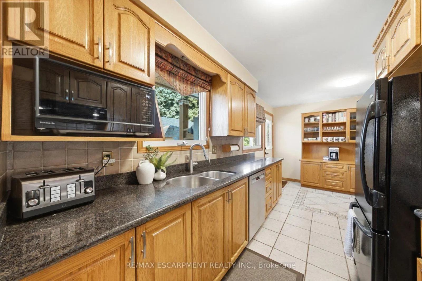 16 REDWOOD COURT