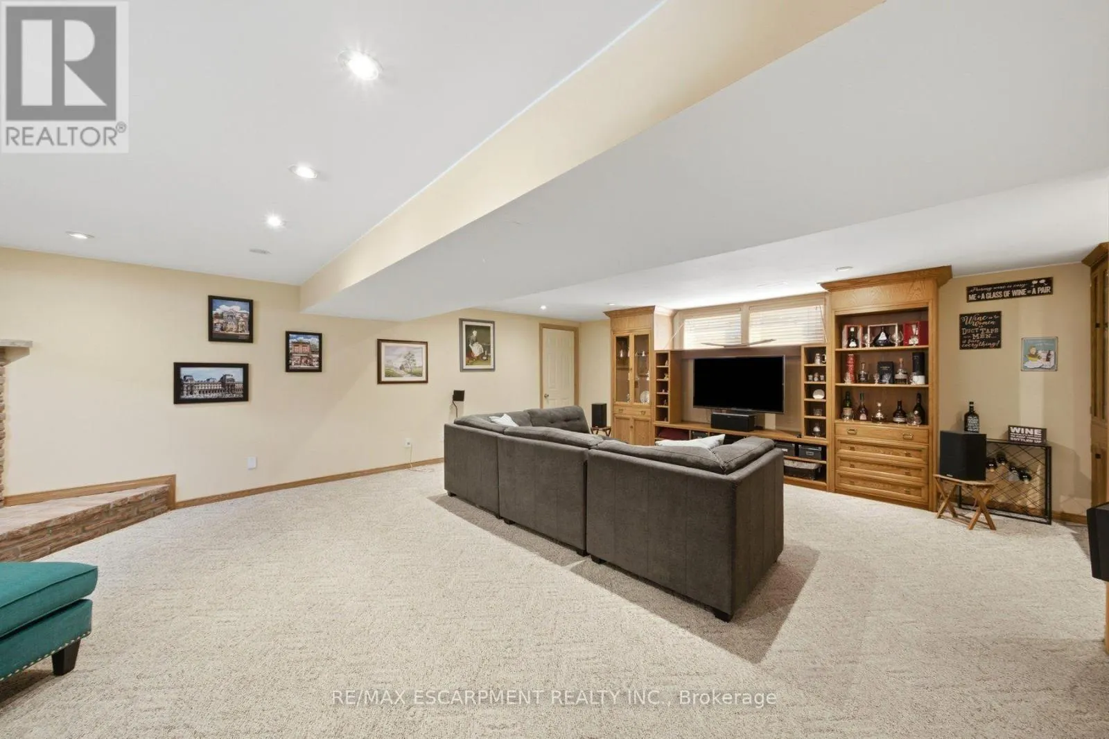 16 REDWOOD COURT