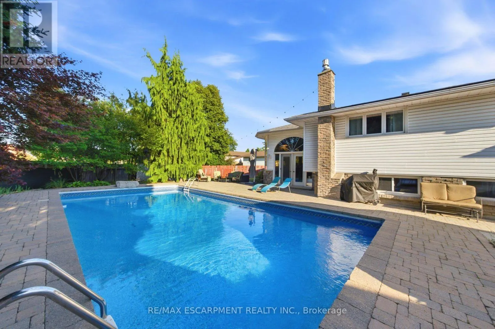 16 REDWOOD COURT