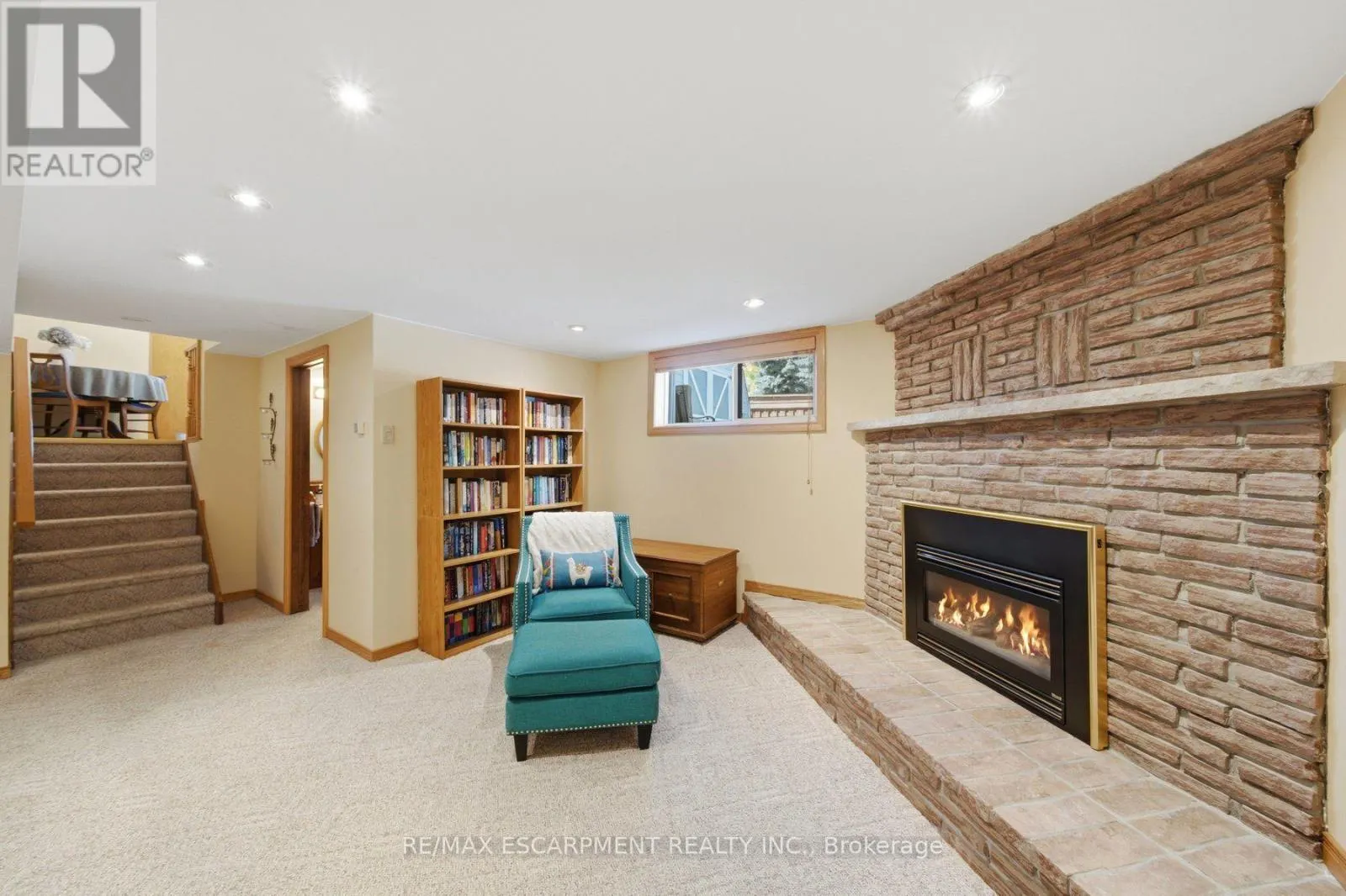 16 REDWOOD COURT