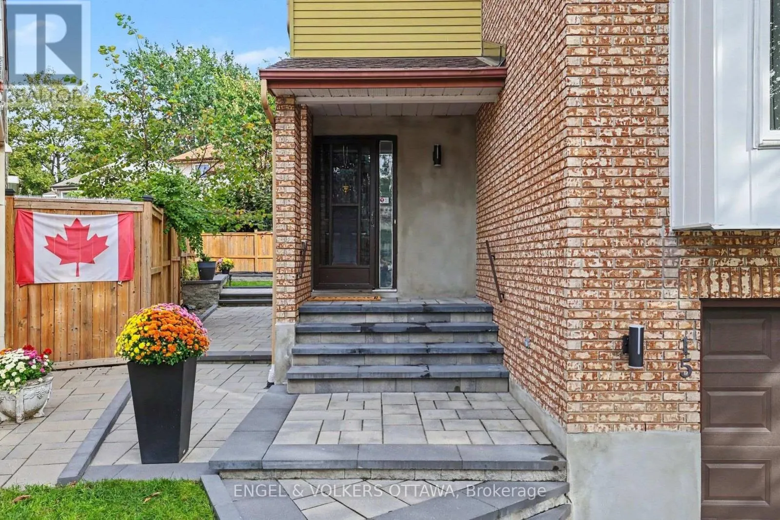 15 ARCHER SQUARE