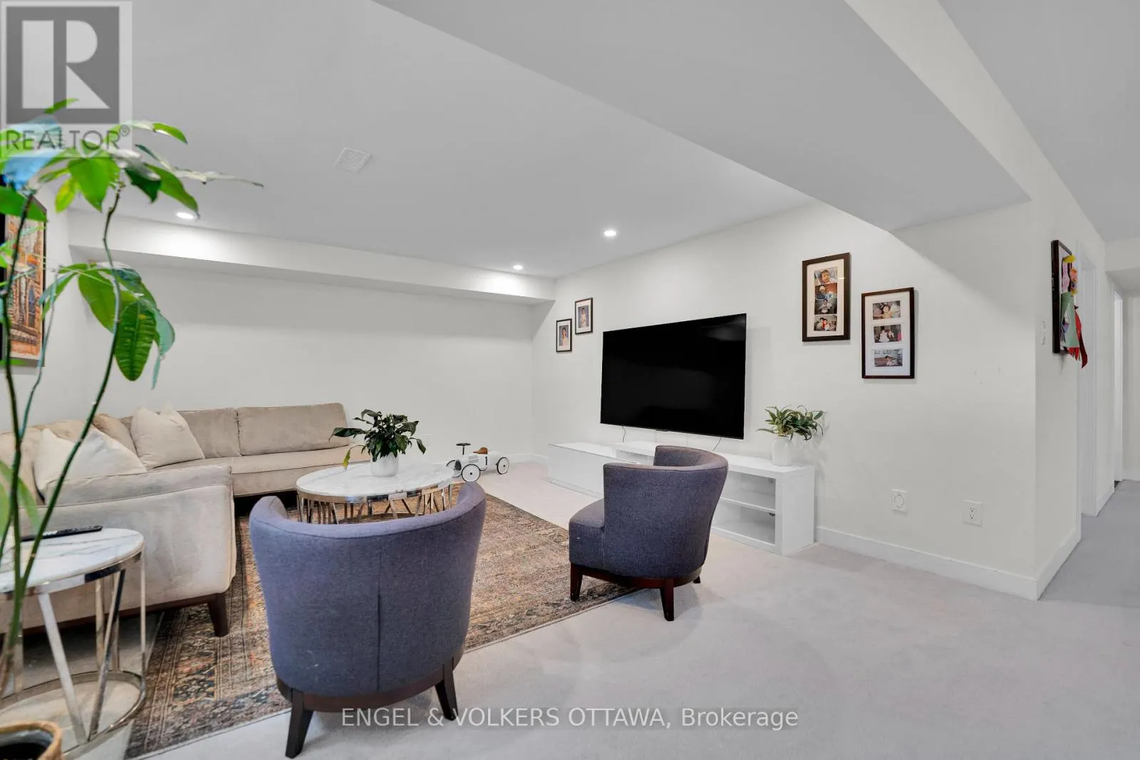 342 FINIAL WAY