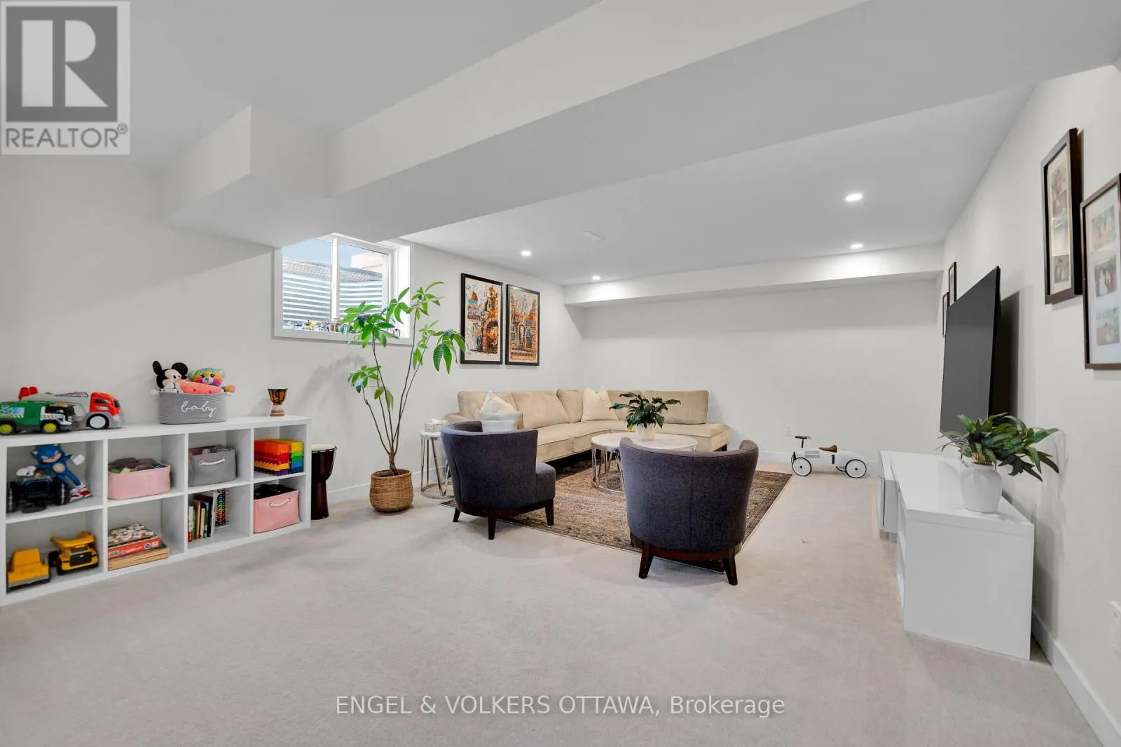 342 FINIAL WAY