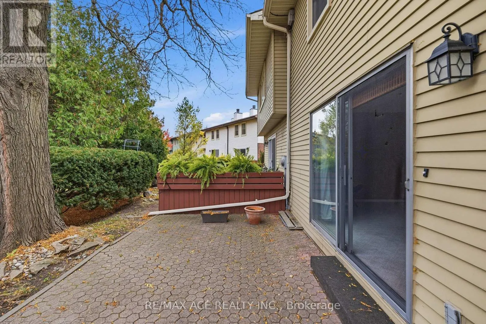 18 - 115 WRIGHT CRESCENT