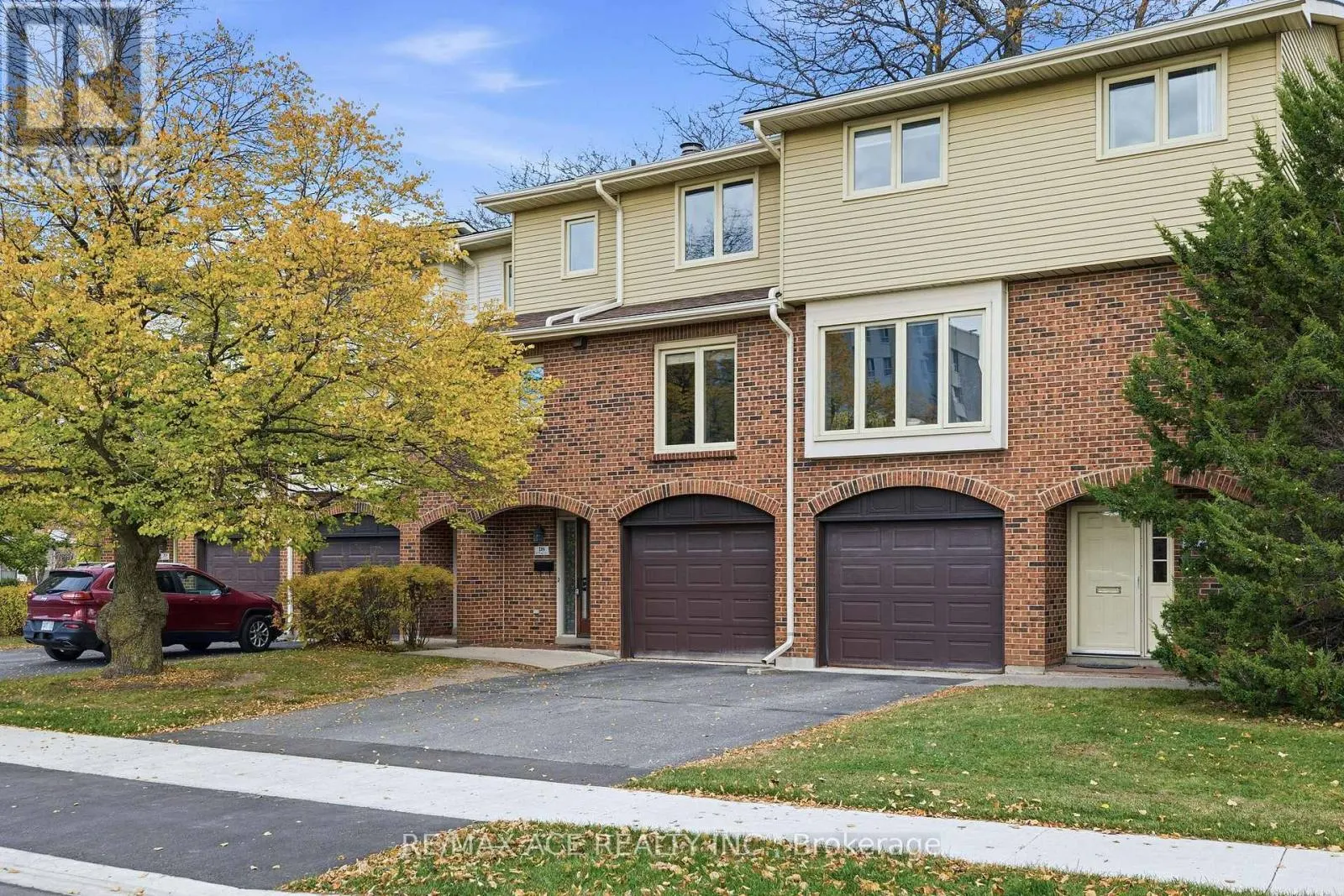 18 - 115 WRIGHT CRESCENT