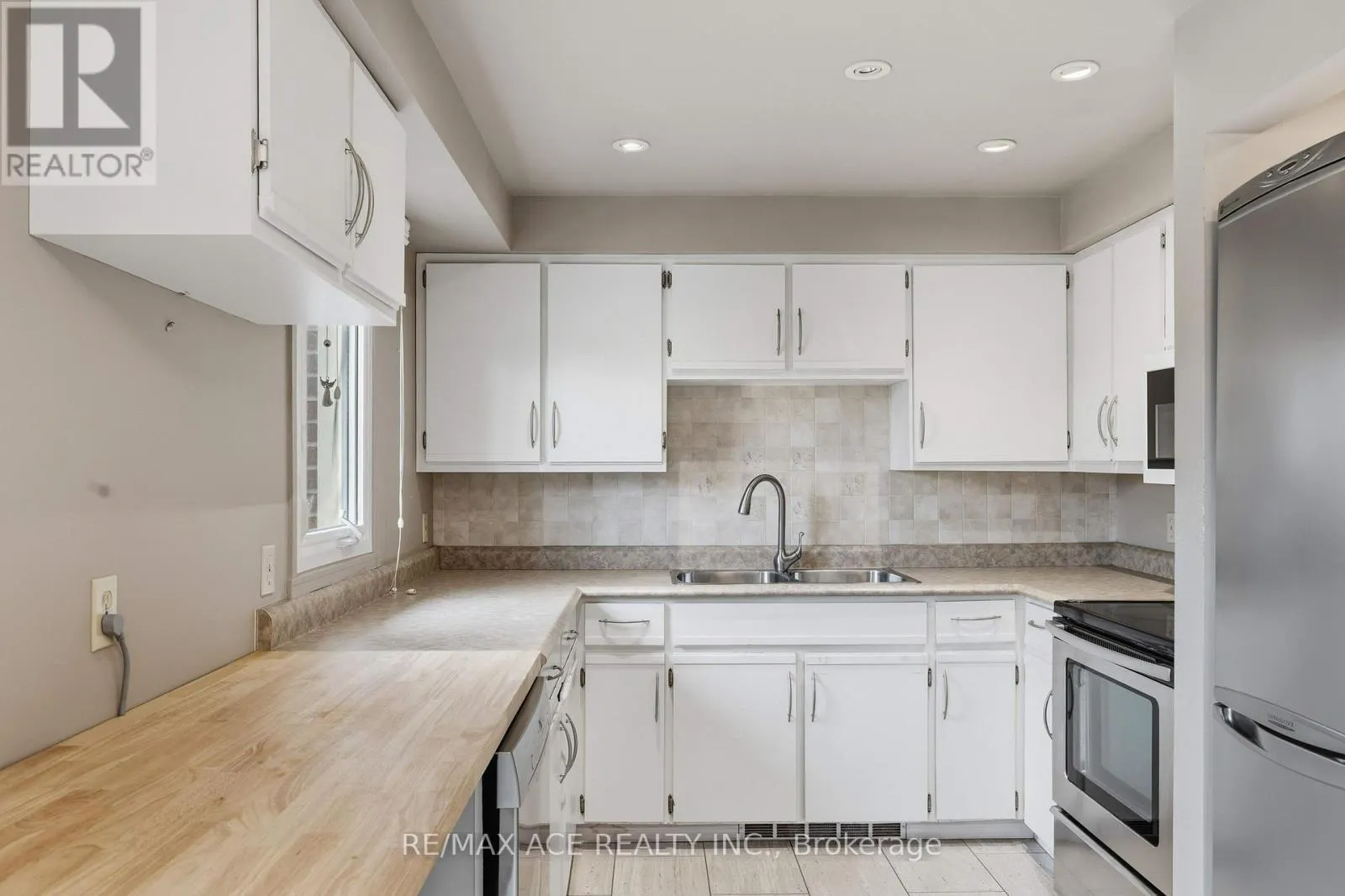 18 - 115 WRIGHT CRESCENT